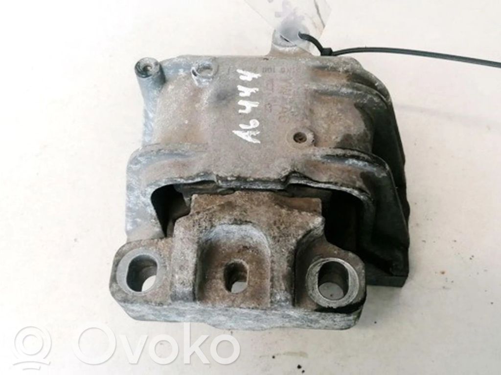Volkswagen Golf V Engine mount bracket 