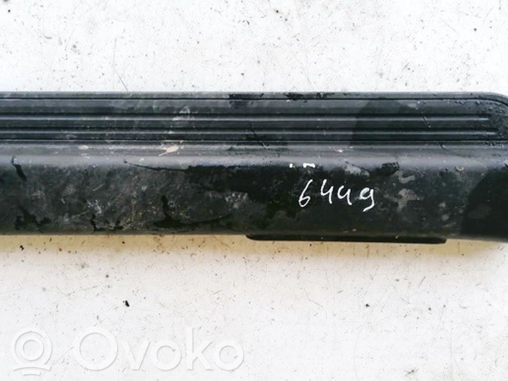 Chevrolet Captiva Capac prag față