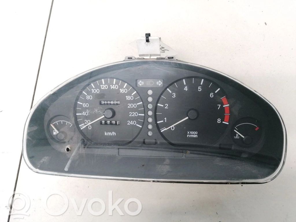 Mitsubishi Carisma Tachimetro (quadro strumenti) 