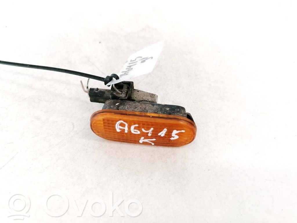 Volkswagen Polo III 6N 6N2 6NF Semnalizator bară față 