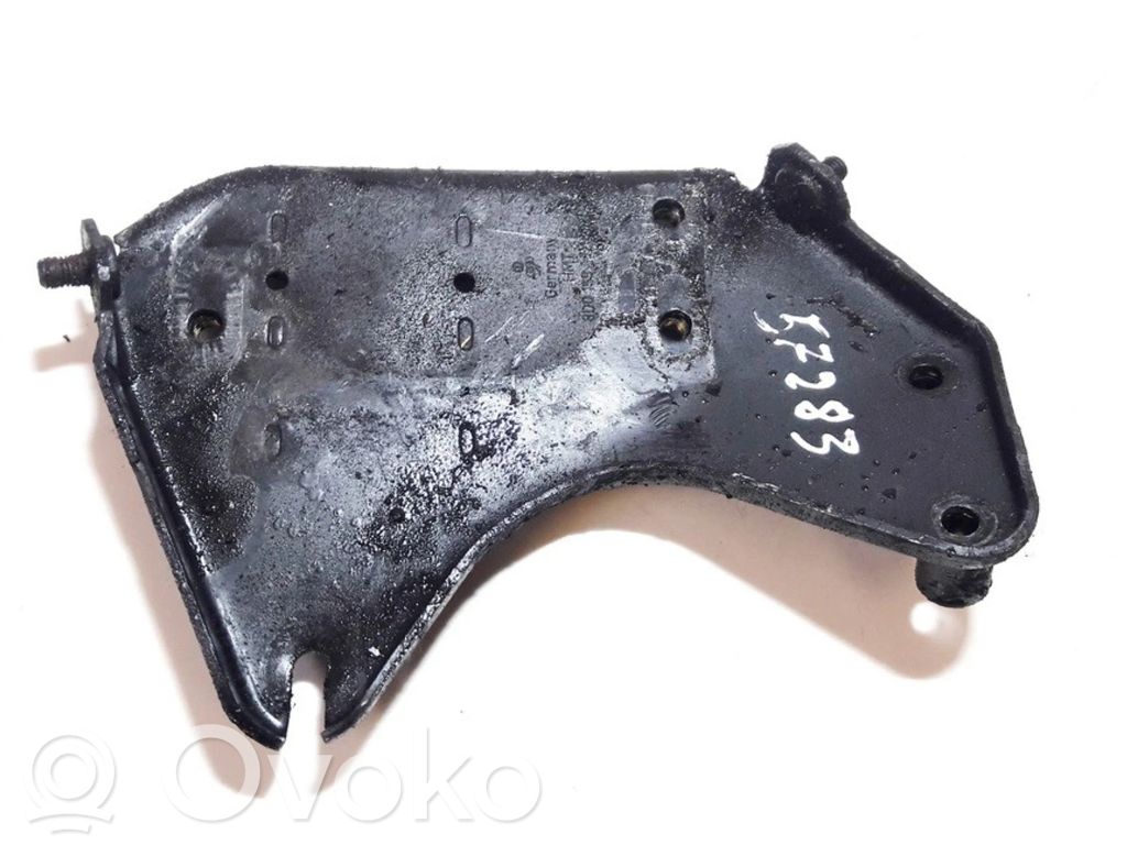 Audi A4 S4 B5 8D Łapa / Mocowanie silnika