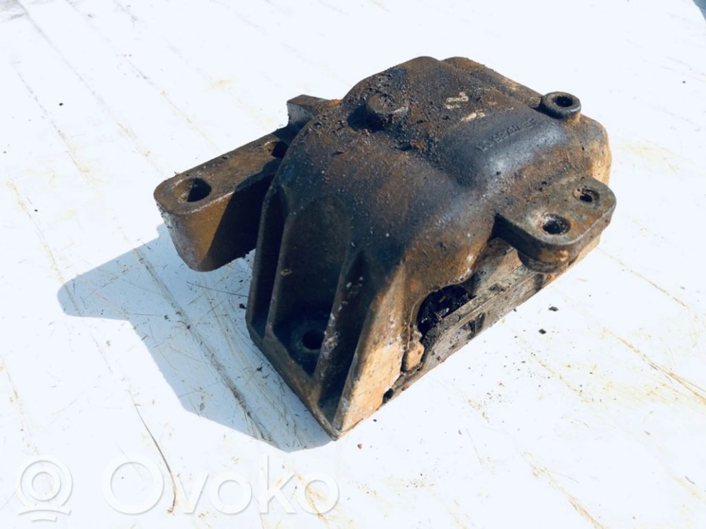Volkswagen Golf IV Suport tampon motor 