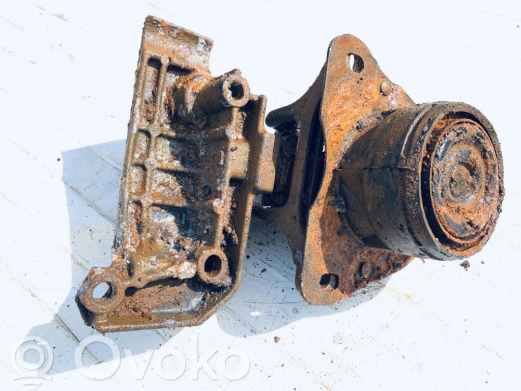 Engine mount bracket   7700423007E,7700423007E