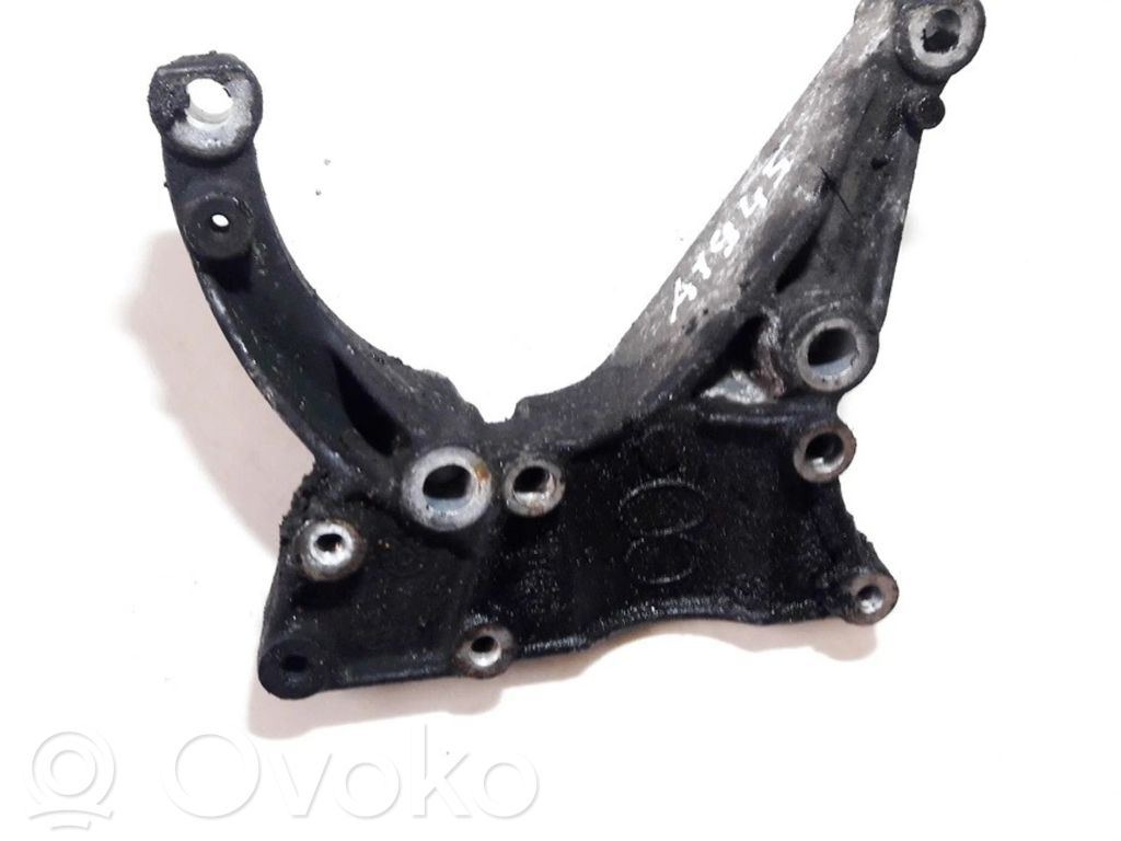Ford Focus Engine mounting bracket 