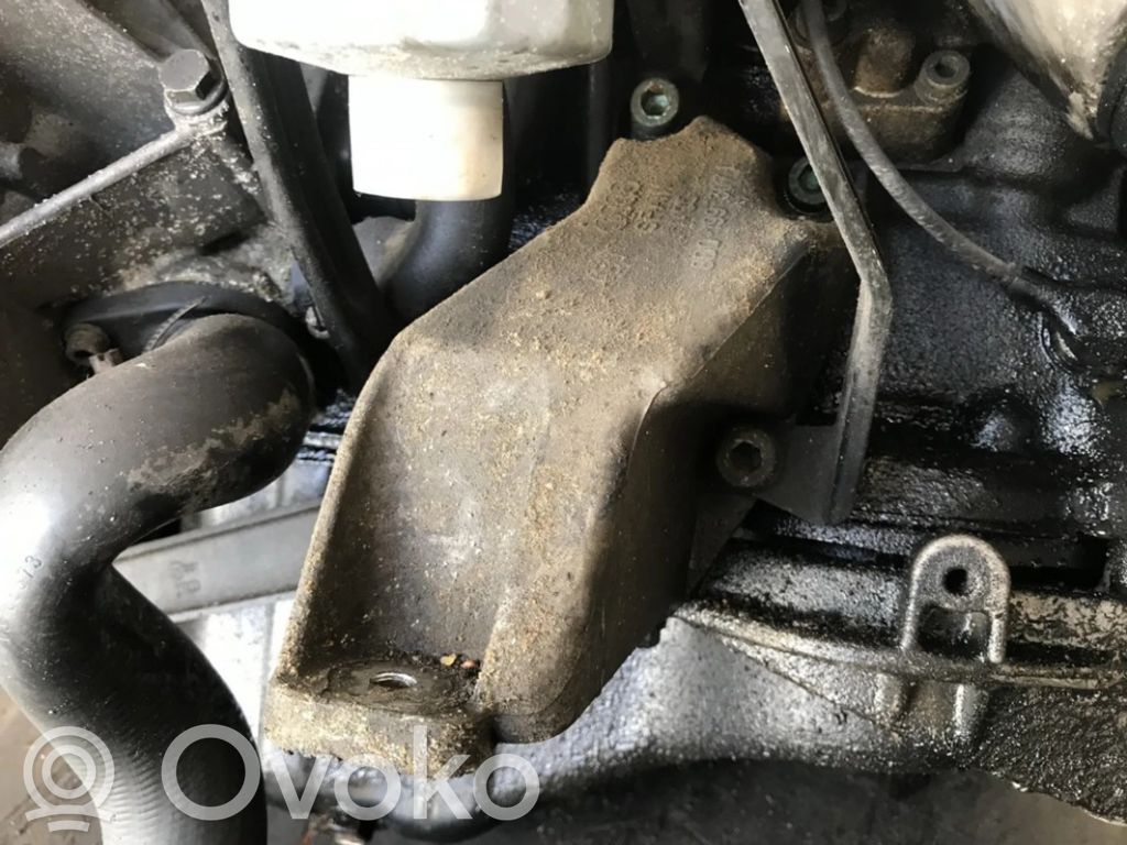 Engine mounting bracket   8D0199307,8D0199307