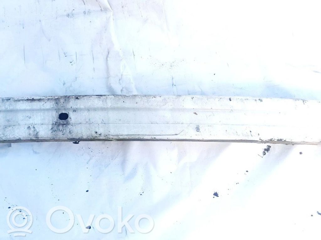 Priekšpusē bampera sija / balka