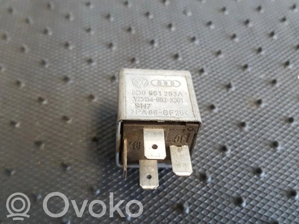 Inne przekaźniki   8D0951253A,V23134B52X301,8D0951253A,V23134B52X301,V23134B52X301