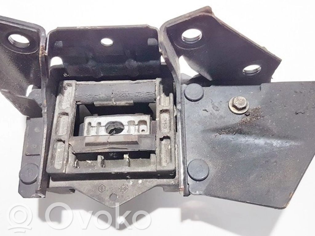 Jaguar X-Type Engine mount bracket 