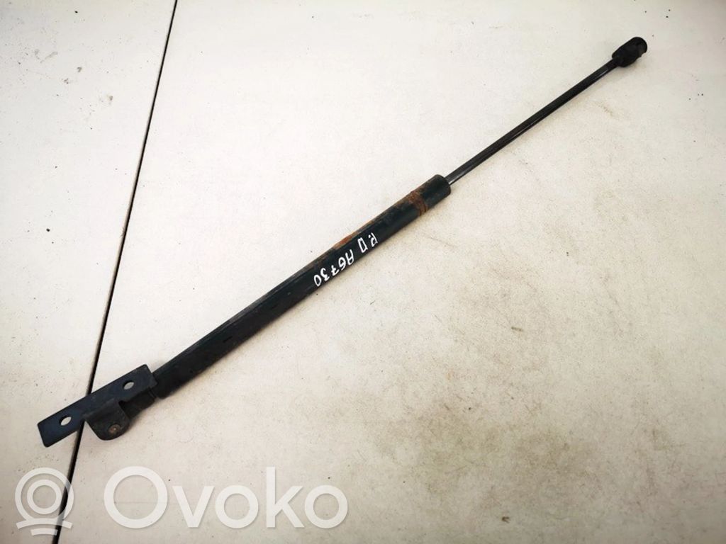 Opel Omega B1 Konepellin kaasujousi