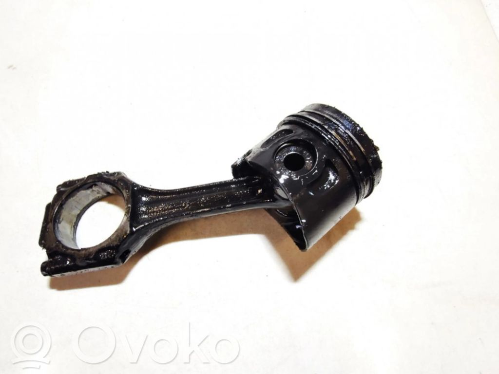 Audi A4 S4 B5 8D Piston cu bielă