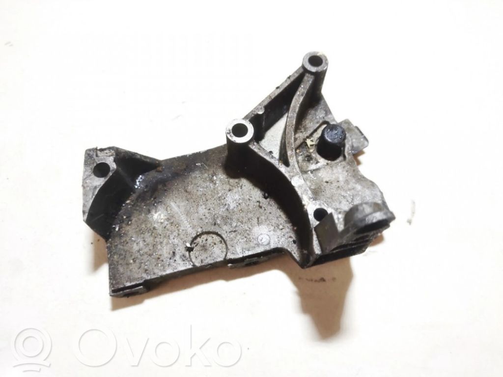 Engine mounting bracket   8200101196,8200101196