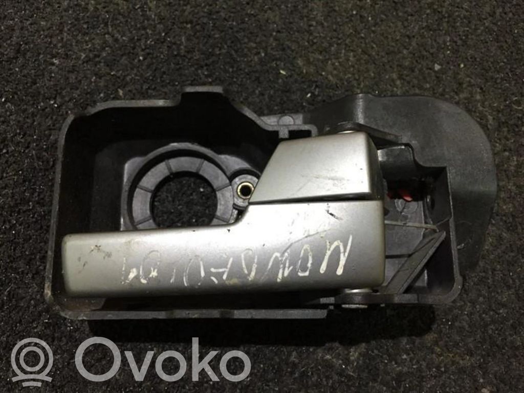 Ford Mondeo Mk III Poignée inférieure de porte avant 