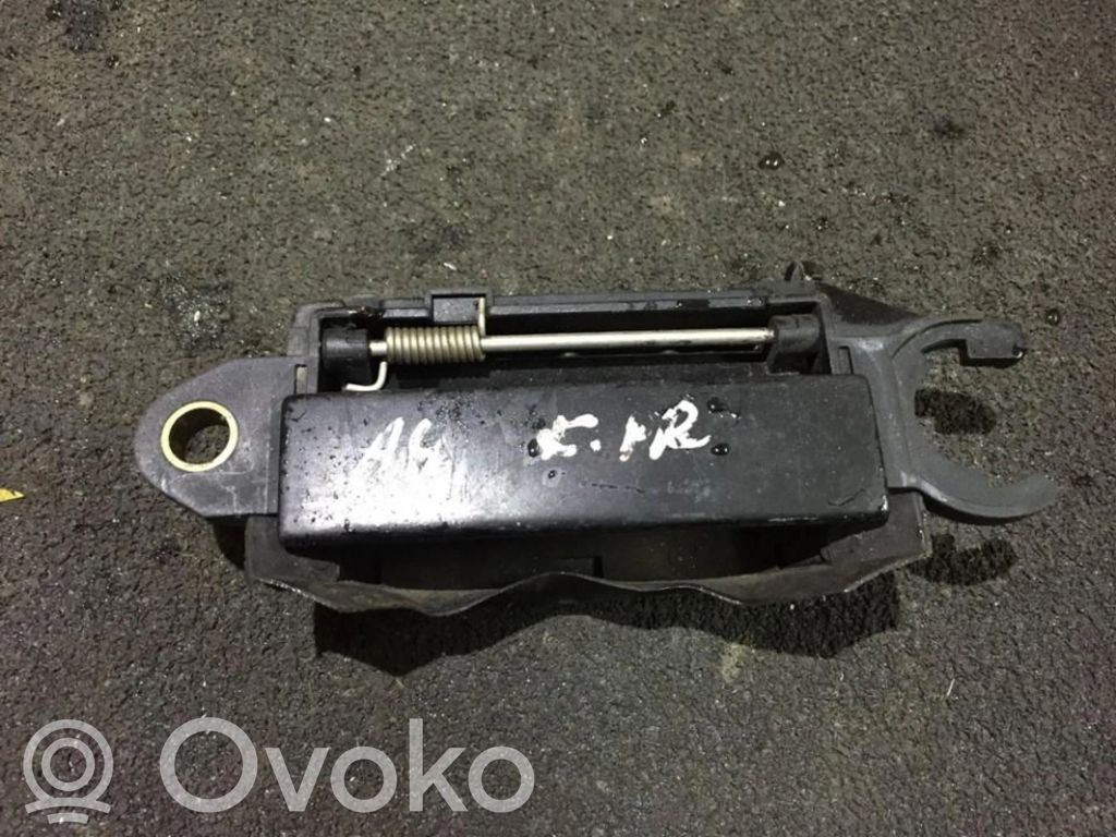 Audi A4 S4 B5 8D Klamka zewnętrzna drzwi 