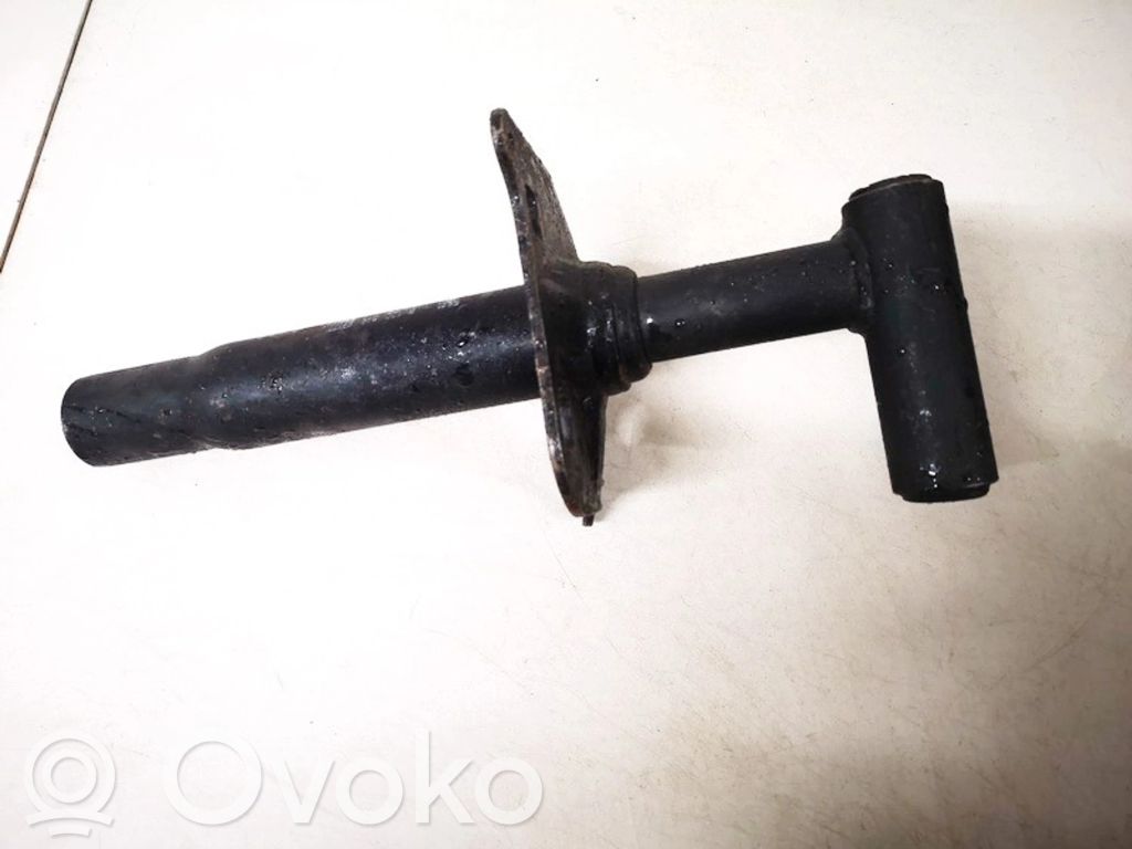 Priekšpusē bampera turētājs