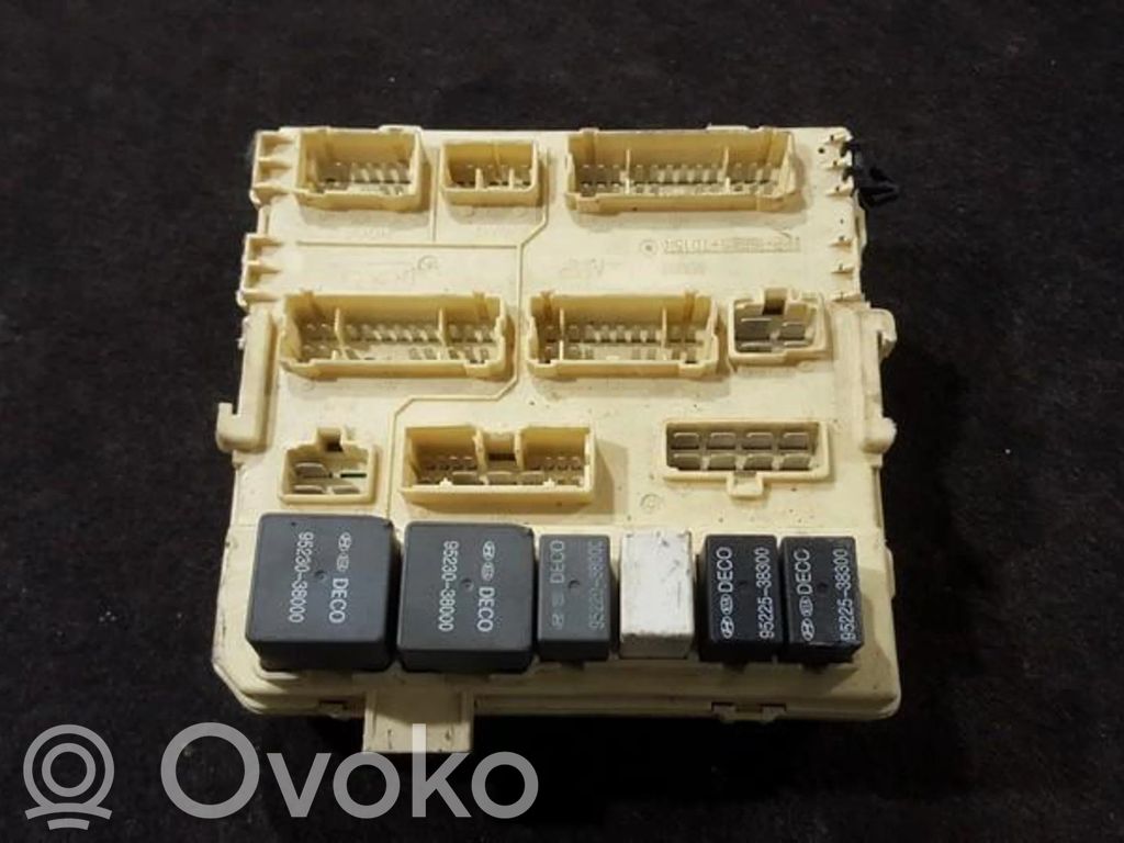 Skrzynka bezpieczników / Komplet   954003C410,954003C410,95400,954003C410,954003C410
