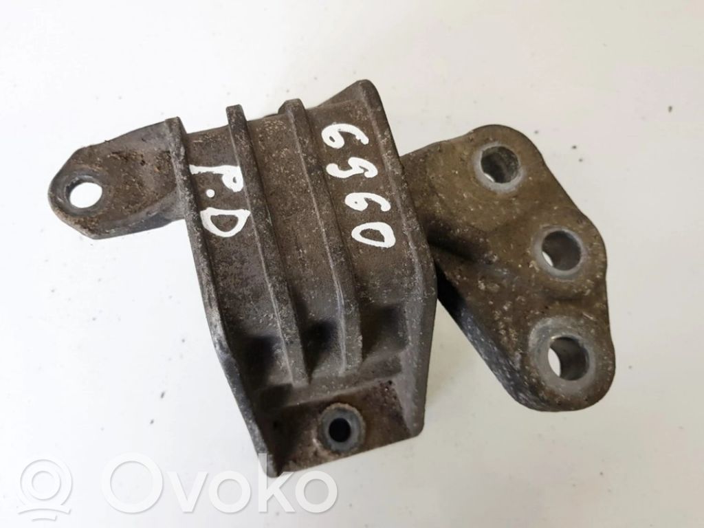 Opel Vectra C Engine mount bracket 
