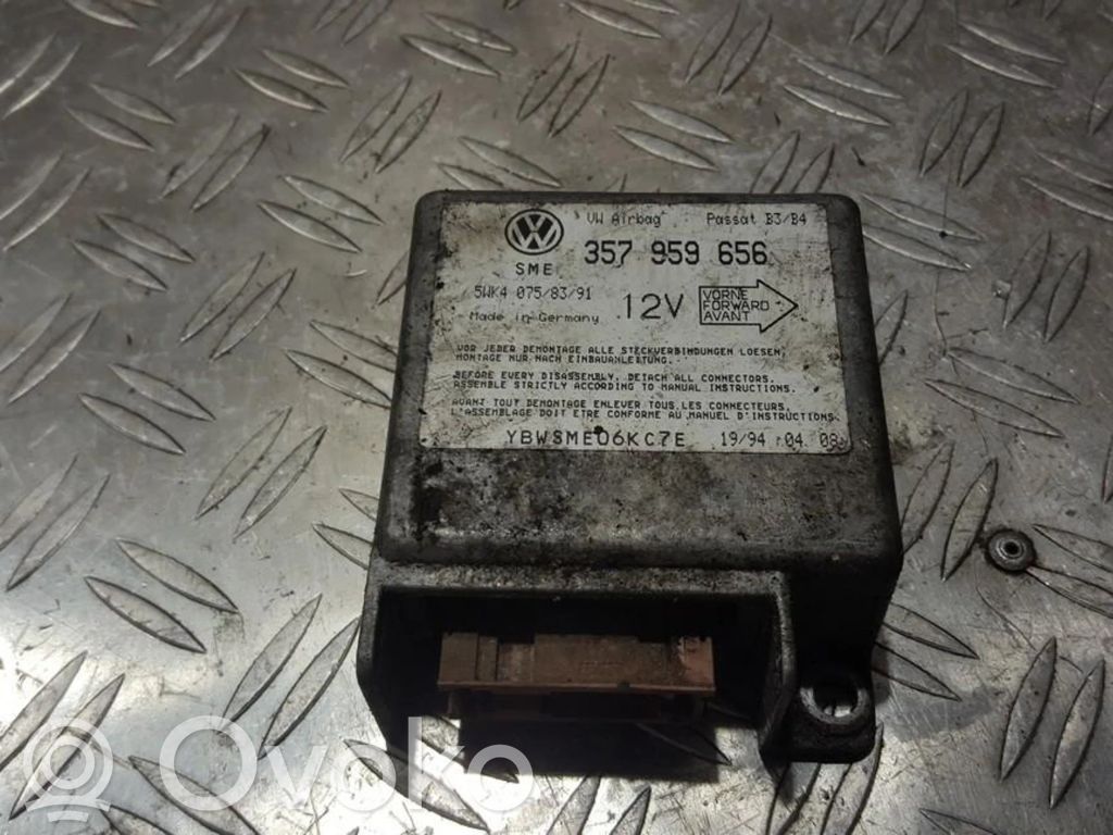 Volkswagen PASSAT B4 Unitate/modul de comandă airbaguri 