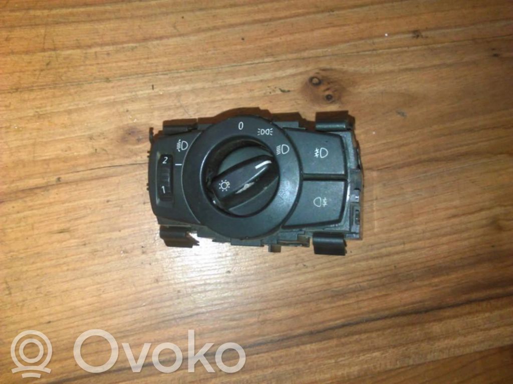 Light switch   6932794,33600102,33600102,6932794