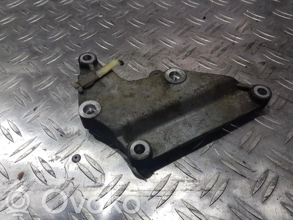 Jaguar X-Type Engine mounting bracket 
