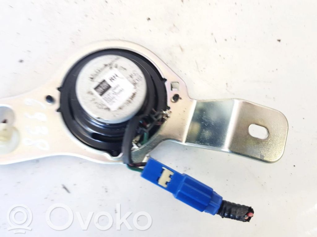 Lexus IS 220D-250-350 Front door speaker 