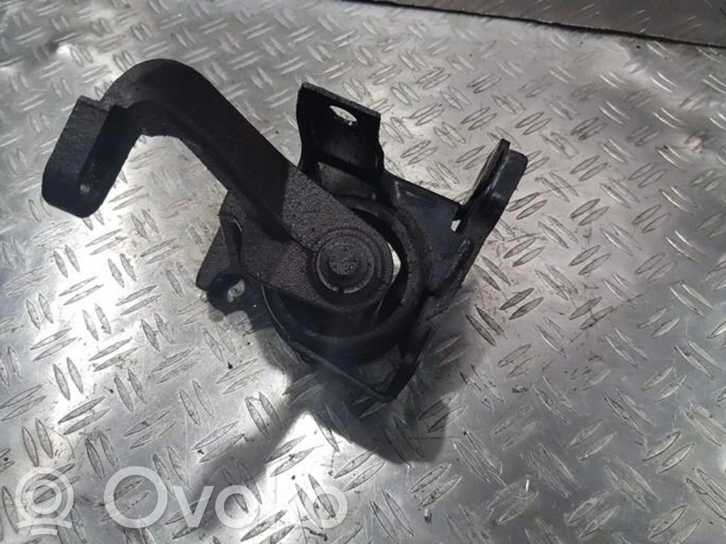 Engine mount bracket   NENUSTTAYTA,NENUSTTAYTA