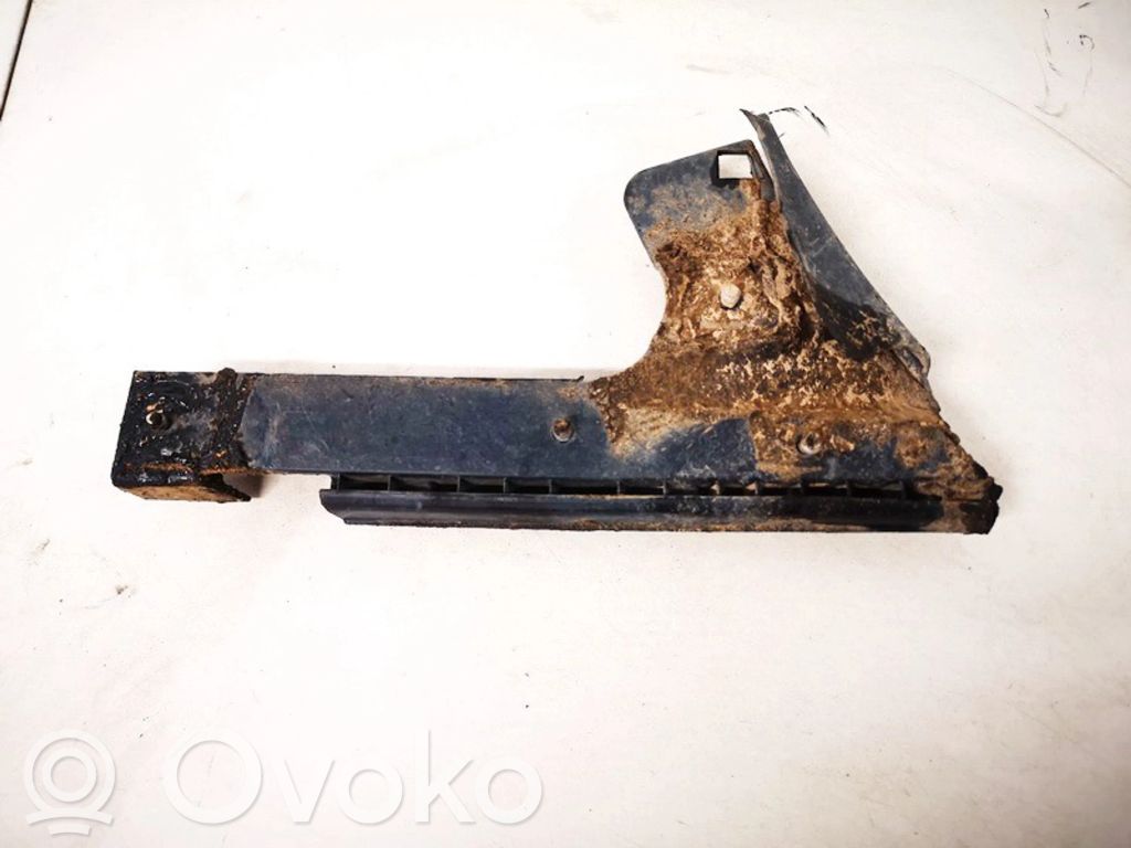 Seat Cordoba (6K) Lokasuojan kannake 
