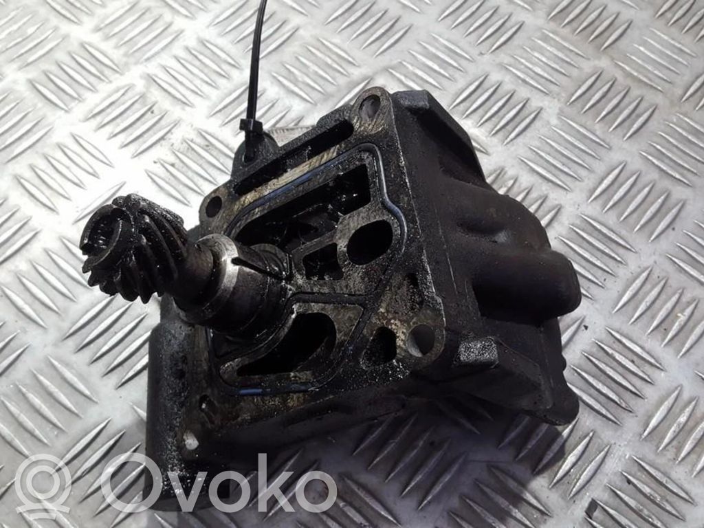 Oil filter mounting bracket