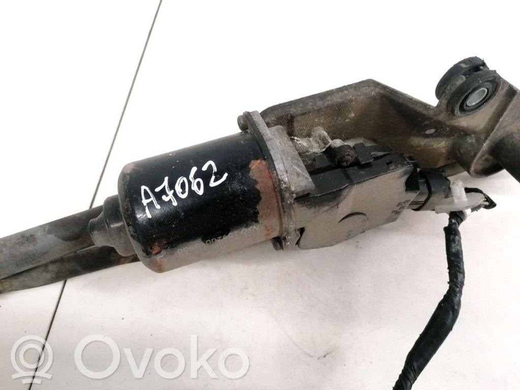Toyota Avensis Verso Silniczek wycieraczek szyby przedniej / czołowej