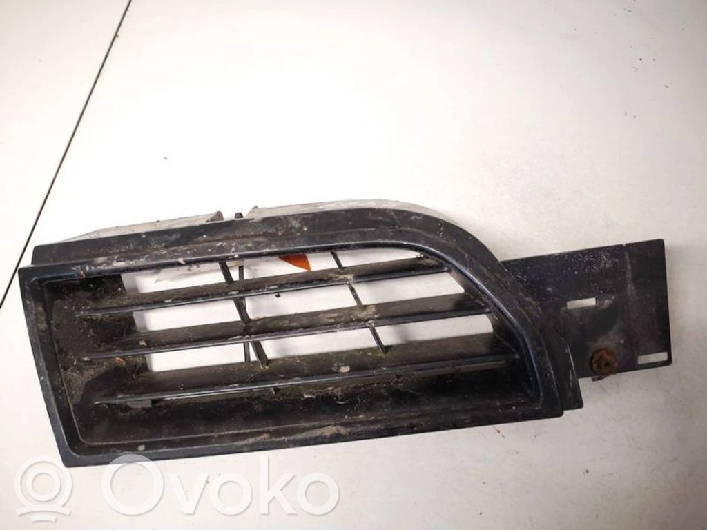 Mitsubishi Carisma Etusäleikkö 