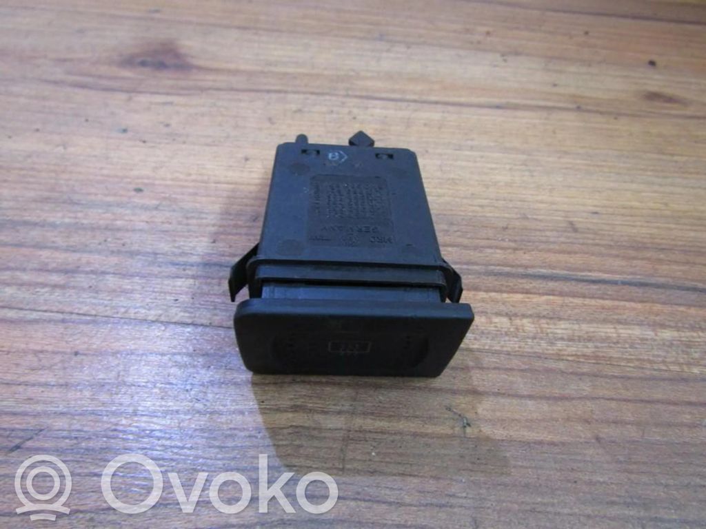 Volkswagen Golf IV Bouton de dégivrage pare-brise