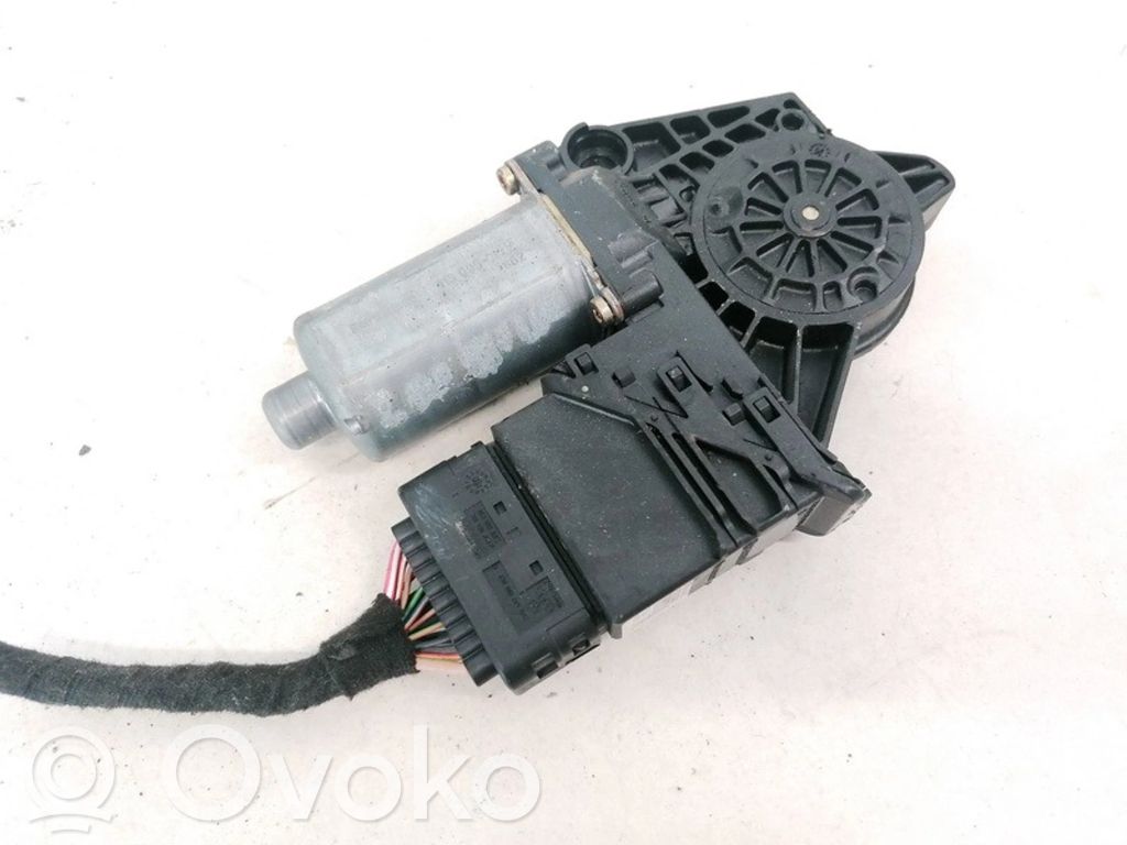 Volkswagen PASSAT B5 Motorino alzacristalli della portiera posteriore