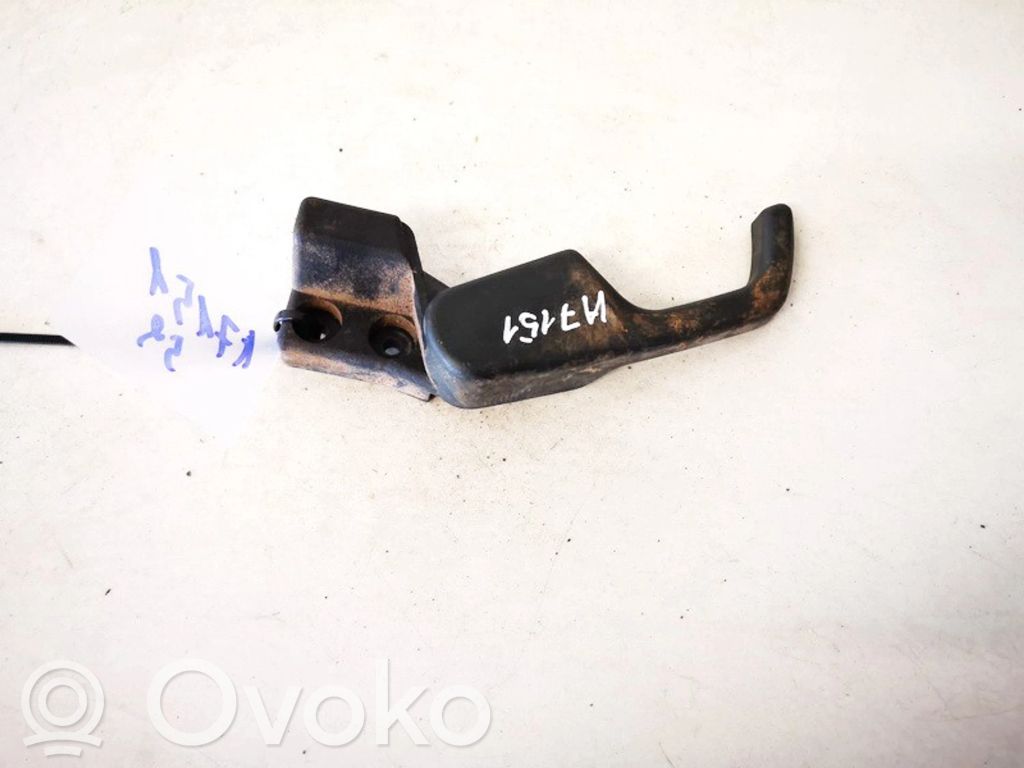 Volkswagen PASSAT B4 Maniglia di rilascio del vano motore (cofano)