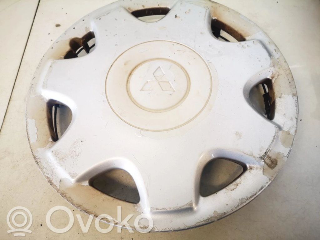 Mitsubishi Galant R16 wheel hub/cap/trim 
