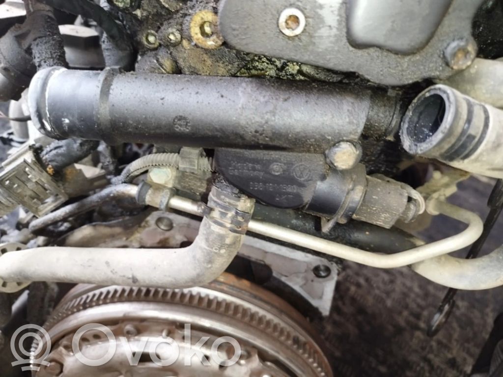 Volkswagen PASSAT B6 Tuyau de liquide de refroidissement moteur 