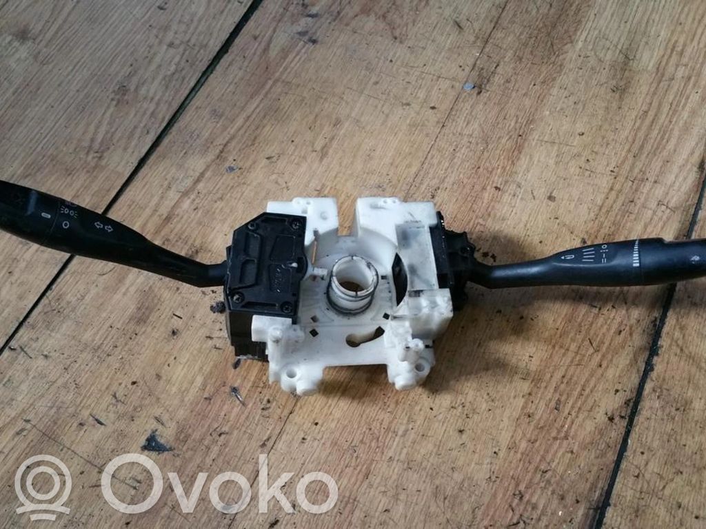 Mitsubishi Carisma Commodo, commande essuie-glace/phare 