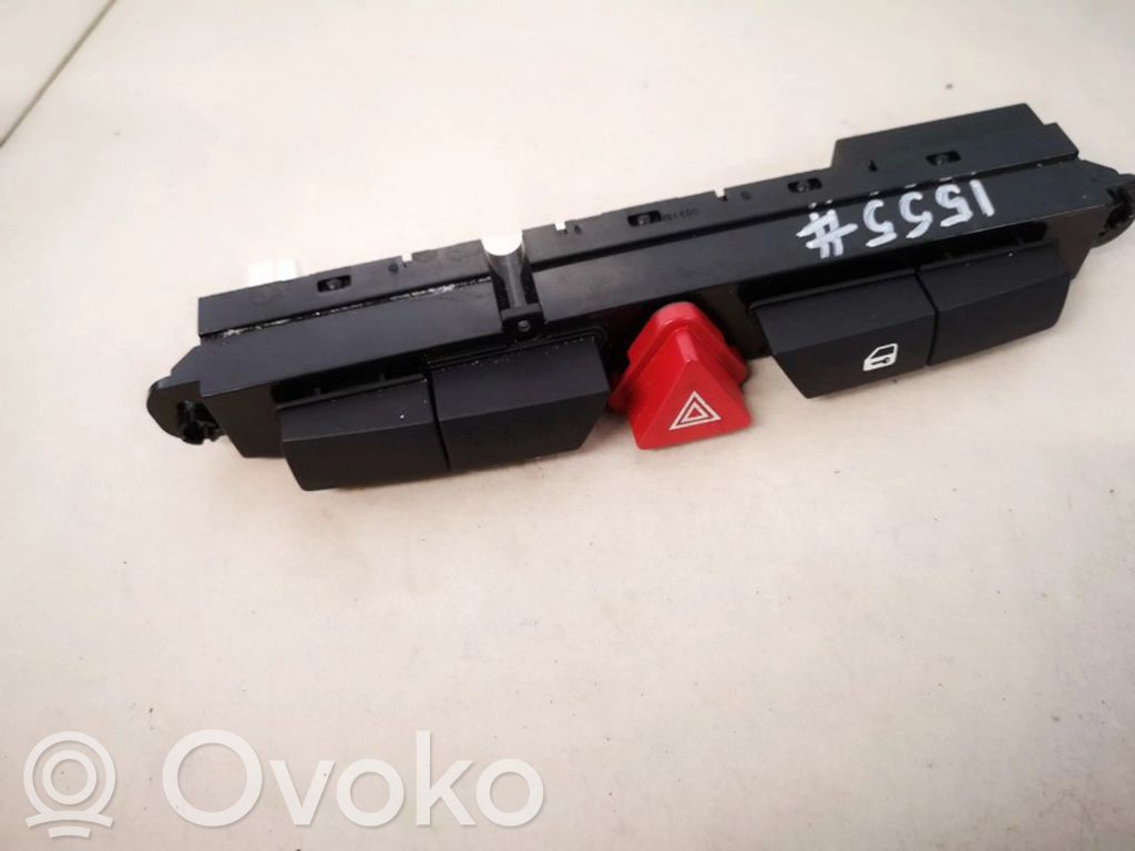KIA Ceed Interruttore luci di emergenza