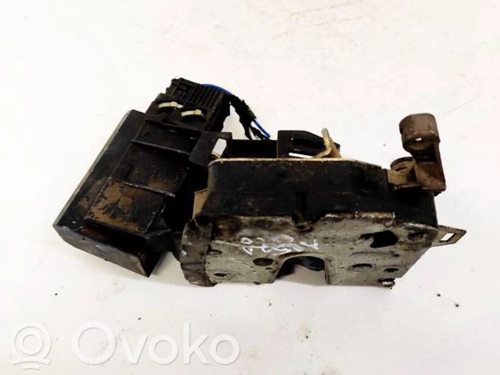 BMW 5 E39 Takaoven lukko 
