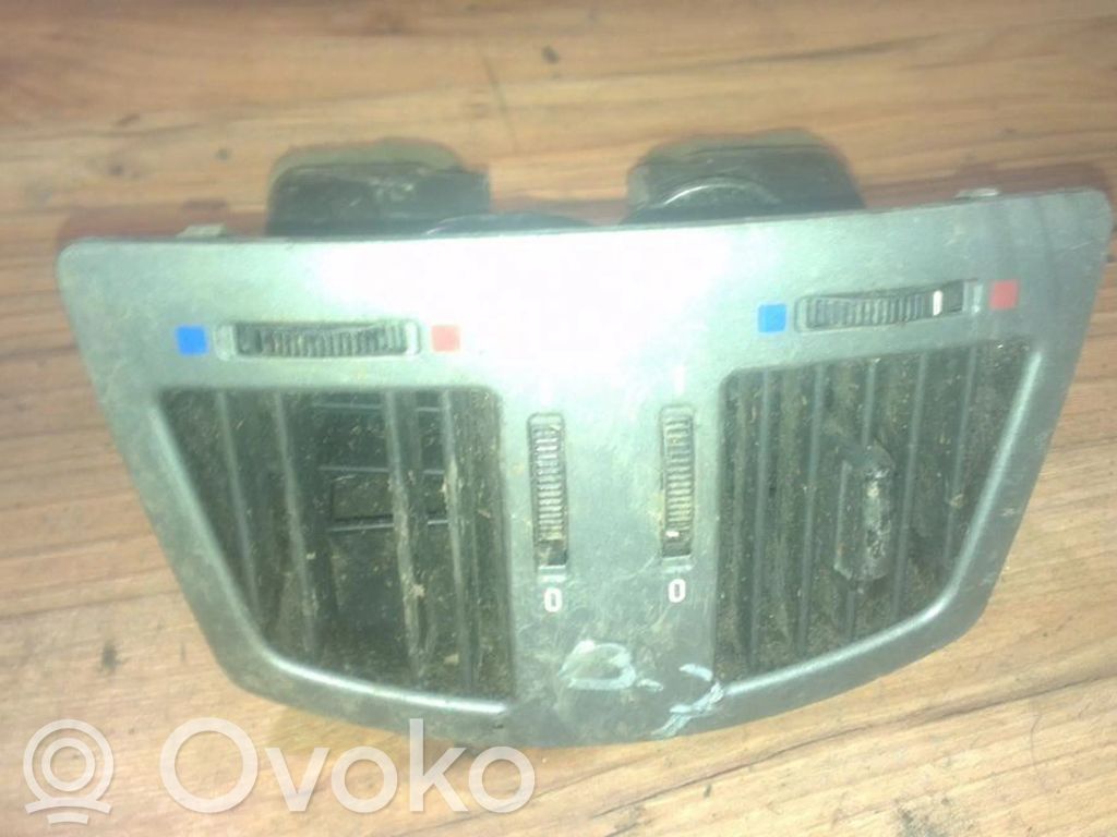 Grille d'aération centrale   6422702395,83885257,6422702395,83885257