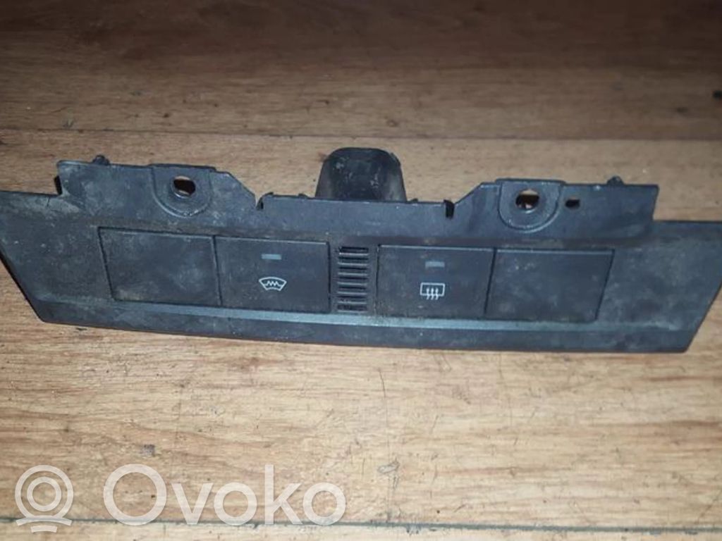 Ford Focus Stiklo šildymo elektra jungtukas 