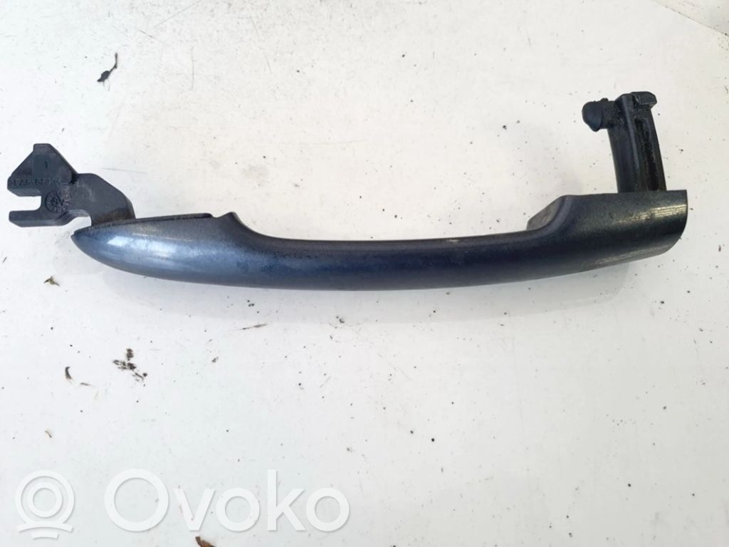 Manecilla externa puerta delantera