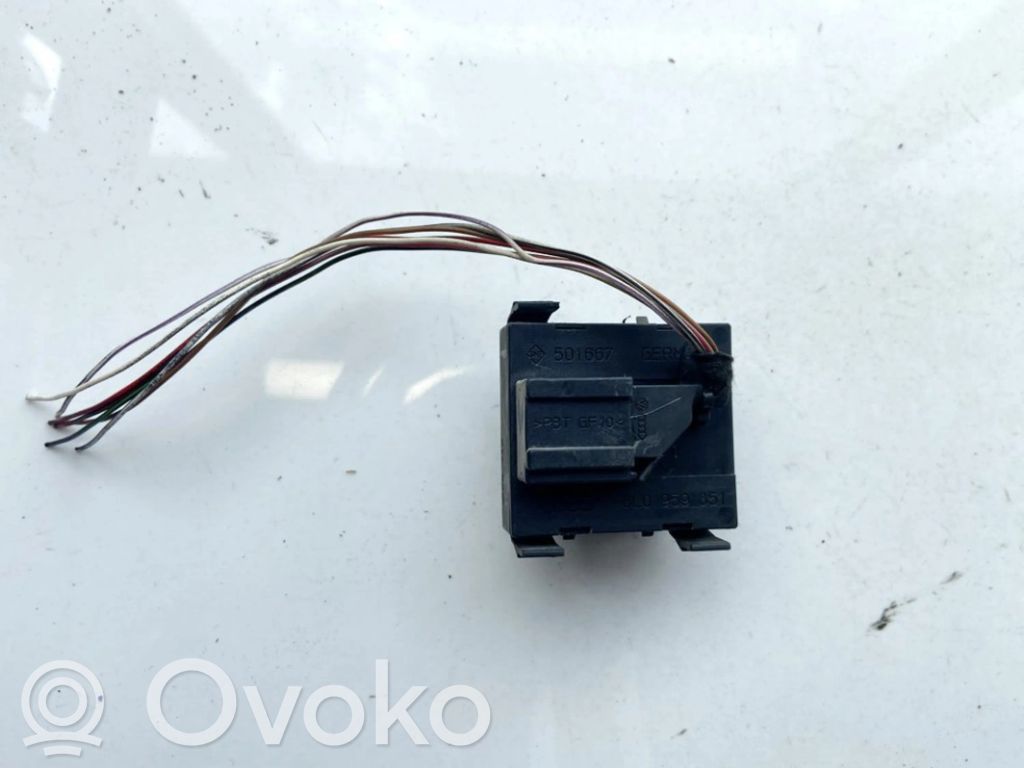 Comutator comandă geamuri electrice   501667,8L0959851,501667,8L0959851