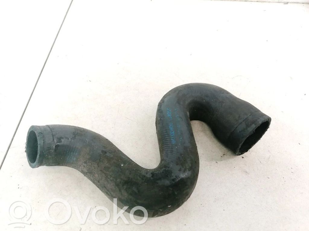 Volkswagen PASSAT B5 Tube d'admission de tuyau de refroidisseur intermédiaire 