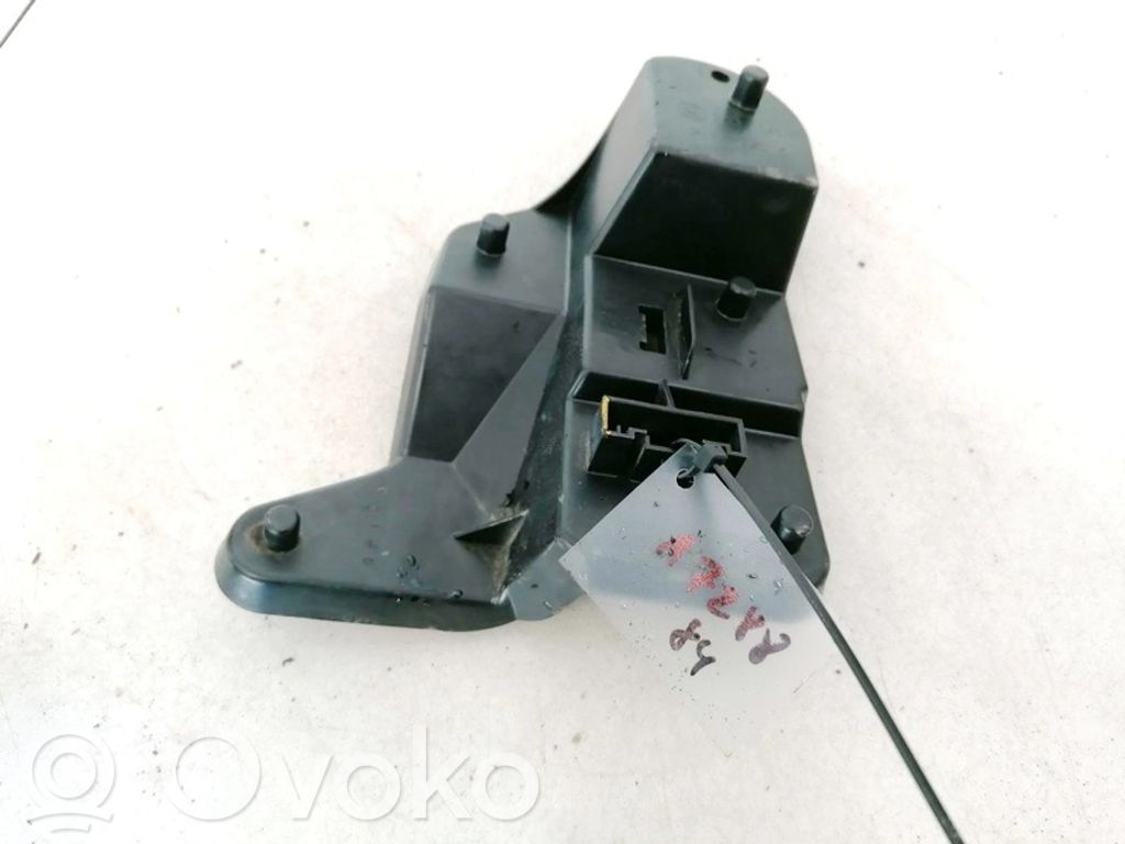 Rover 75 Takavalon polttimon suojan pidike 