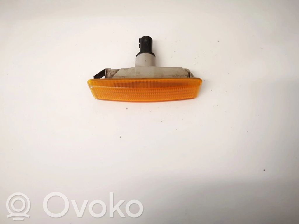 Etupuskurin suuntavilkku   8360589,8360589