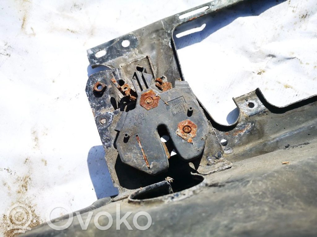 Volvo S80 Konepellin lukituksen vastakappale