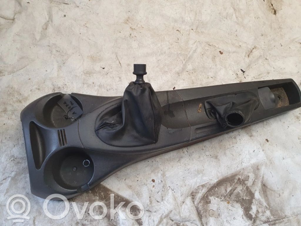 Ford Focus Kita salono detalė 