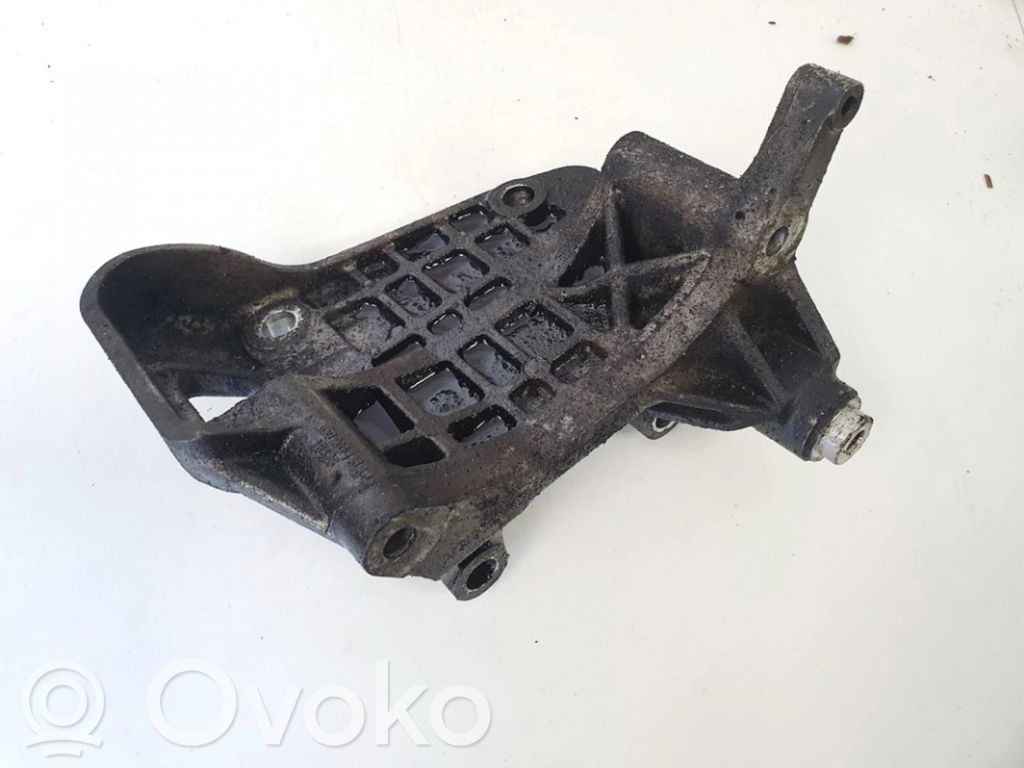 Volkswagen PASSAT B6 Variklio tvirtinimo kronšteinas 