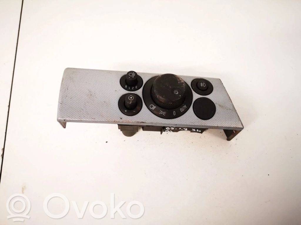 Opel Astra H Light switch 