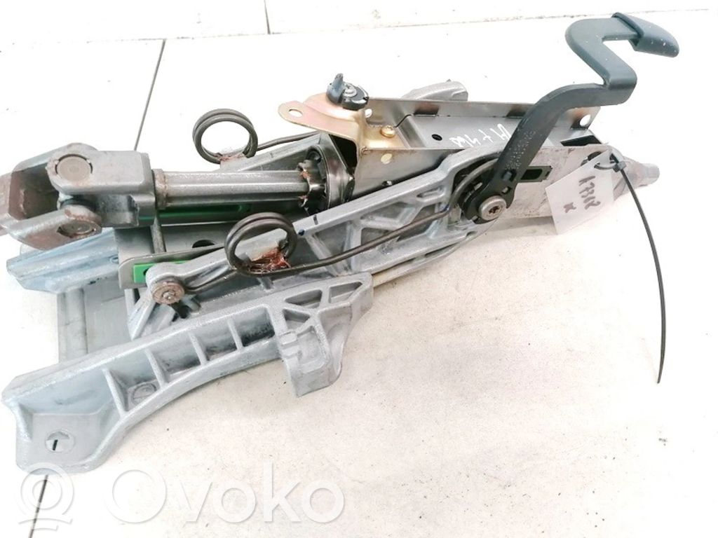 Mazda 3 I Ohjauspyörän akseli 