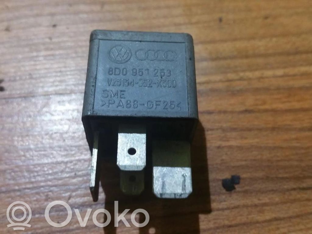 Otros relés   8D0951253,V23134J52X300,8D0951253,V23134J52X300,V23134J52X300